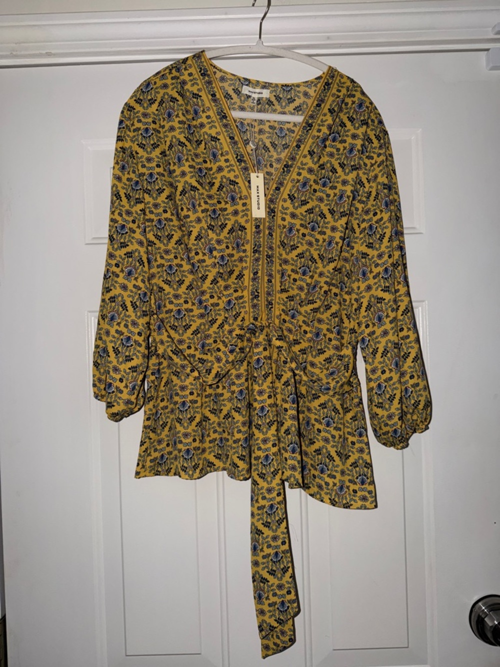 Max Studio Yellow Floral‎ V-Neck belted Peplum Blouse. XL